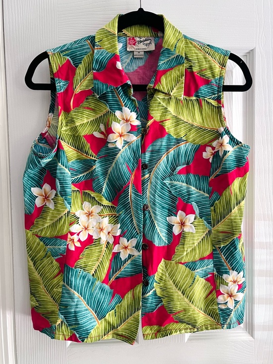 Hilo Hattie Tops - Hilo Hattie The Original Hawaiian Shirt Red Green Sleeveless Collared Top Medium